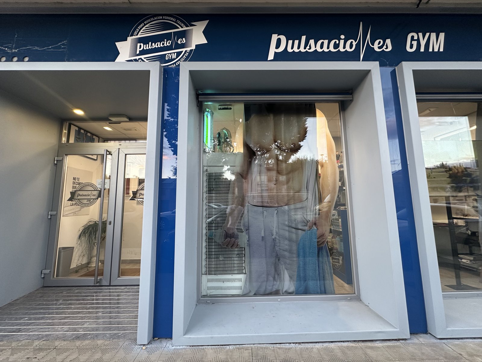 Fachada y entrada de Pulsaciones Gym en Aguilar de Campoo